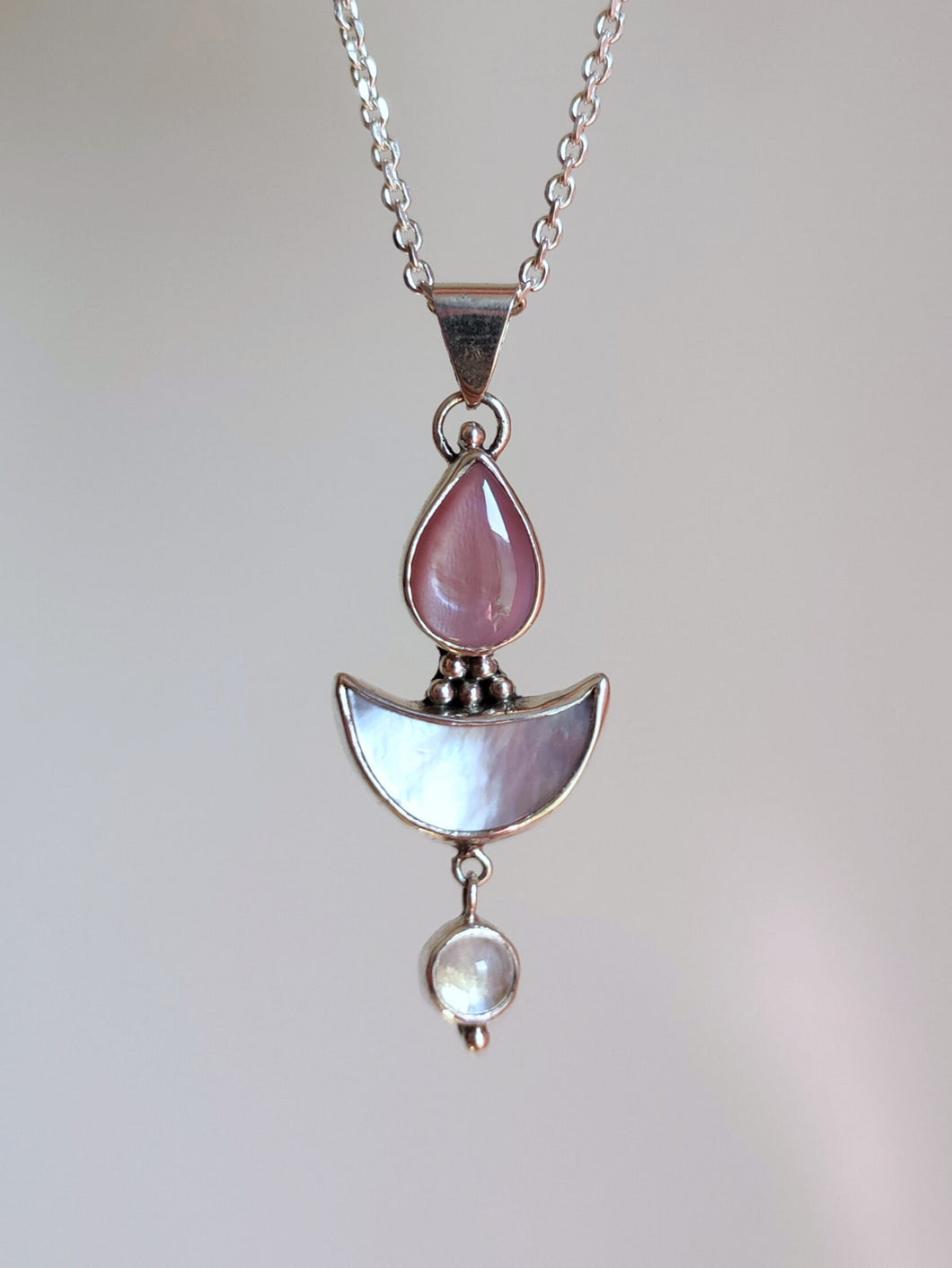 A Kathrin Jona Mother of Pearl Moonstone Necklace.